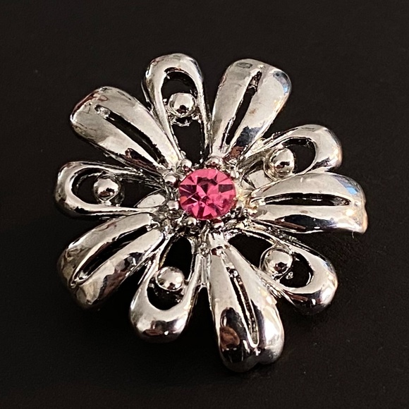 Small Brooch Pin - Picture 2 of 2